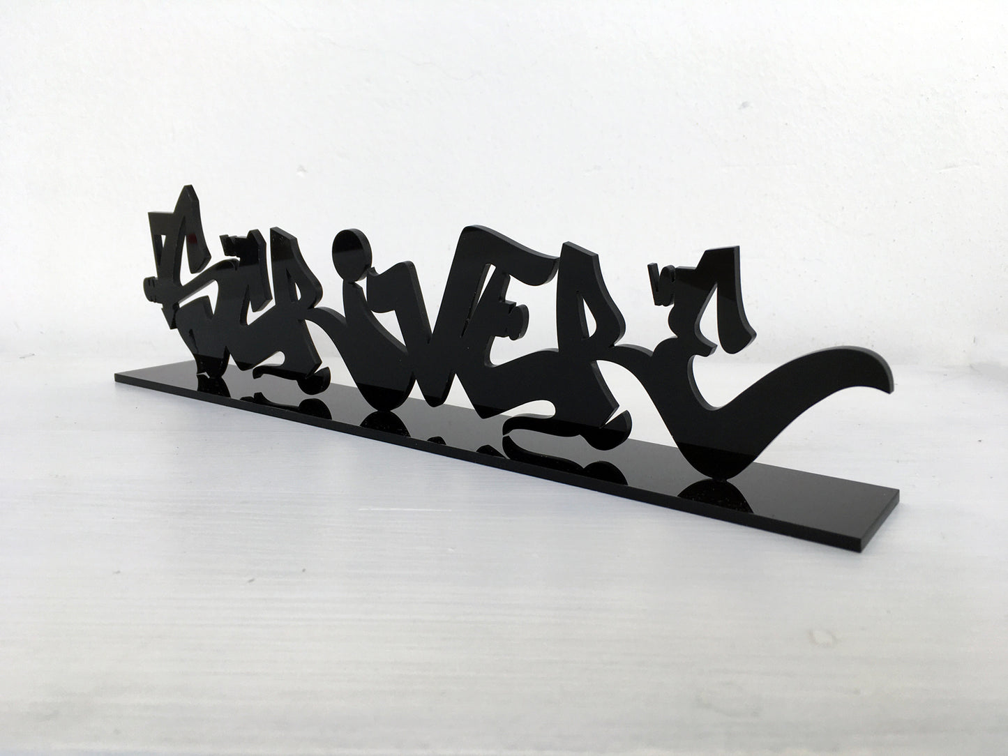 SCRIVERE: Plexiglas sagomato - Graffiti lettering - 29x8x0,3 foto laterale